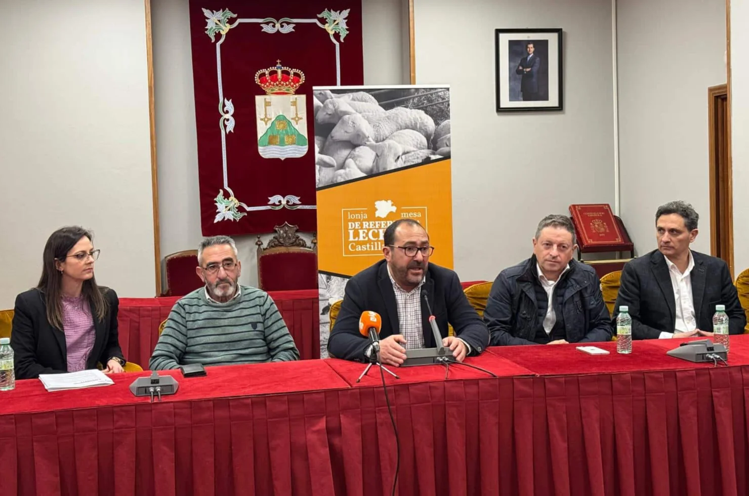 mesa de debate en la primera jornada gastronómica del lechazo en tordesillas